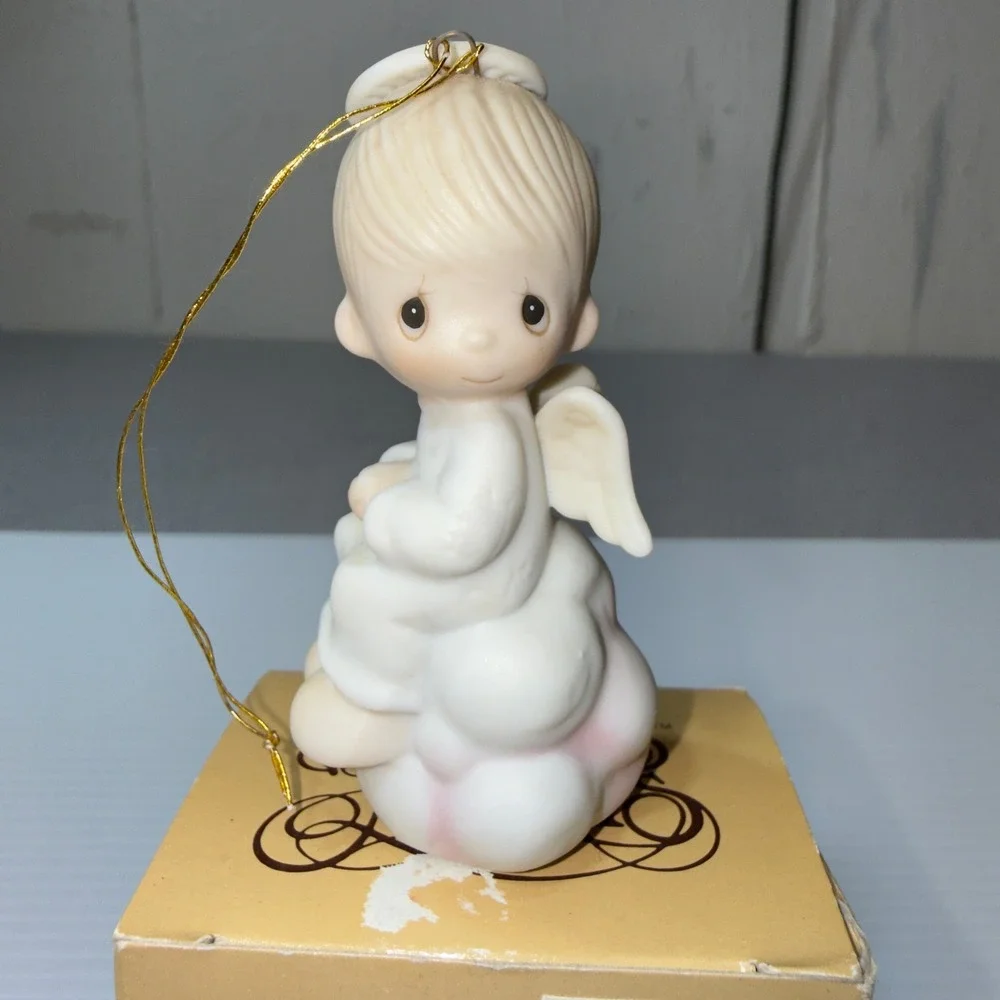 VTG Precious Moments 1980 But Love Goes On Forever Angel Cloud Ornament 1980 Box
